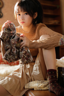 牡丹花下